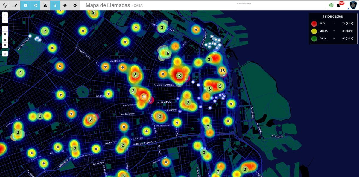 Genera consultas en tiempo real de la cantidad de llamadas recibidas y geo-referenciadas, estas pueden ser agrupadas en un mapa temático de calor, como también acumuladores por sectores, esta importante herramienta permite a los supervisores del servicio visualizar claramente la ocurrencia de eventos por tiempo. Podrá visualizar también las llamadas en líneas y realizar consultas, mediante el selector del mapa. 